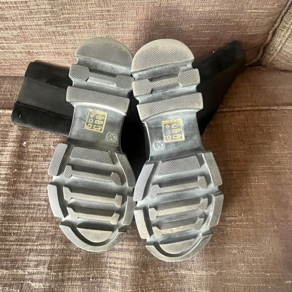 FREE PEOPLE Brooks Chelsea Boots Black Suede Lug Sole US 6 - Picture 6 of 9